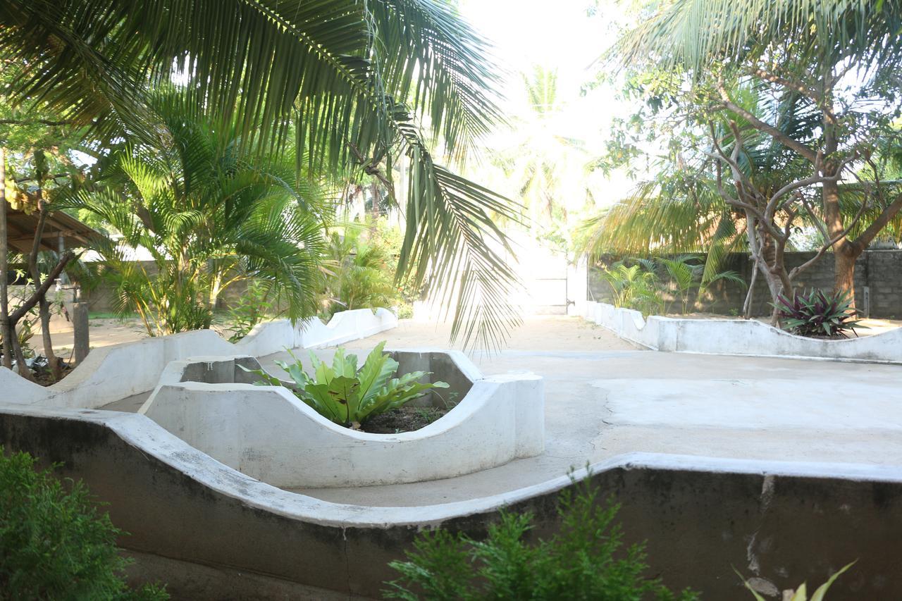 El Shaddai Hotell Mannar Exteriör bild